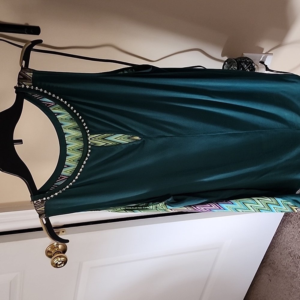 ✨Jennifer Lopez Multicolor Chevron Sleeveless Top – Slightly Used - Picture 2 of 3